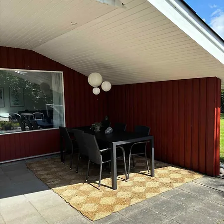 Dom wakacyjny Cozy With A Wilderness Hot Tub