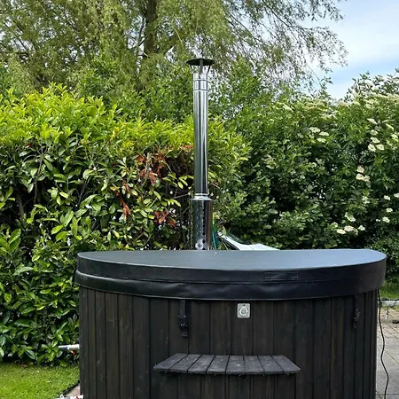 Cozy With A Wilderness Hot Tub * Nedre Lysabild